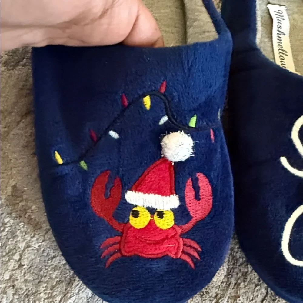 Mushmellow Kids Blue Santa Claws Slippers 7/8 M NWOT